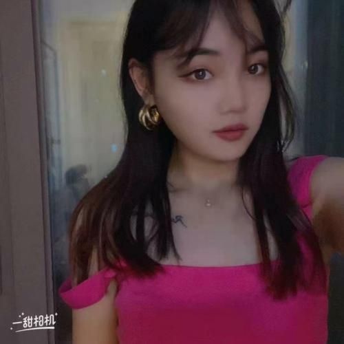 年轻精致小美女，三点粉，有种小情人的感觉