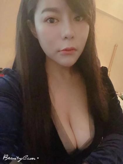 胸大腰细翘臀的健身骚女，很值得一去