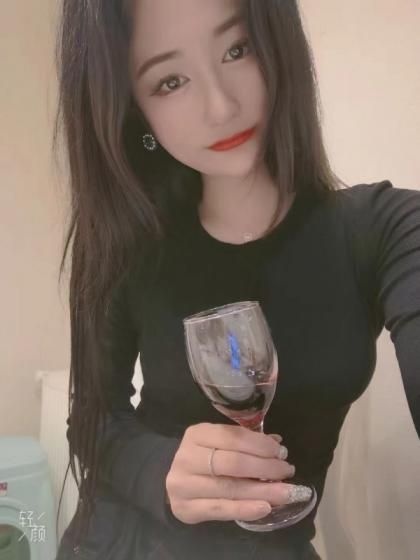 颜值身材都好的美女，制服诱惑，服务太好