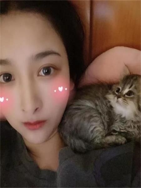 妹子很嫩，下边很紧，值得狼友们一试