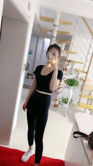 软萌可爱的苗条美女，还能抱起来干