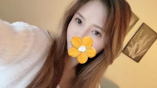 长得小乖小乖的，皮肤细腻爽滑，胸大有弹性