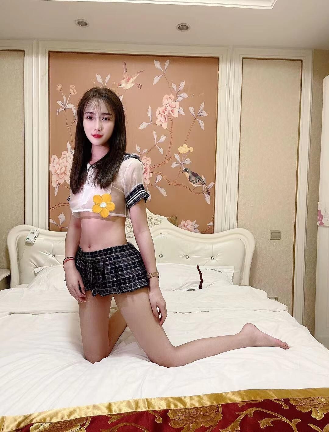 身材曲线也不错，前凸后翘的。过程很刺激