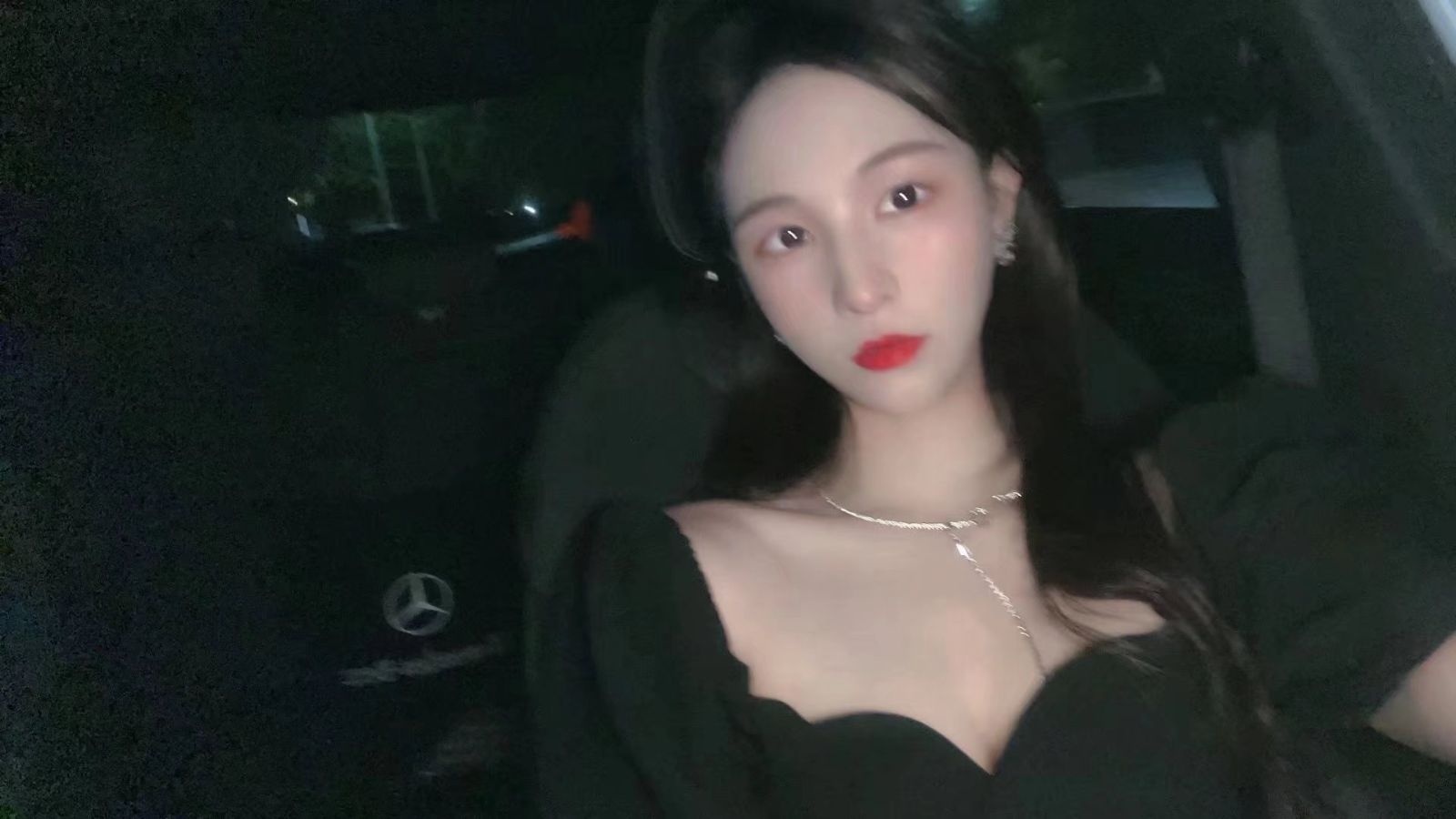 爱健身的嫩妹小仙女，身材火辣，颜值高