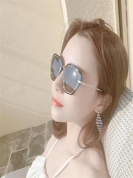 刚下水做的小姐姐，特别白嫩水灵