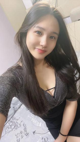 妹子热情温柔，细腰大臀，后入爽