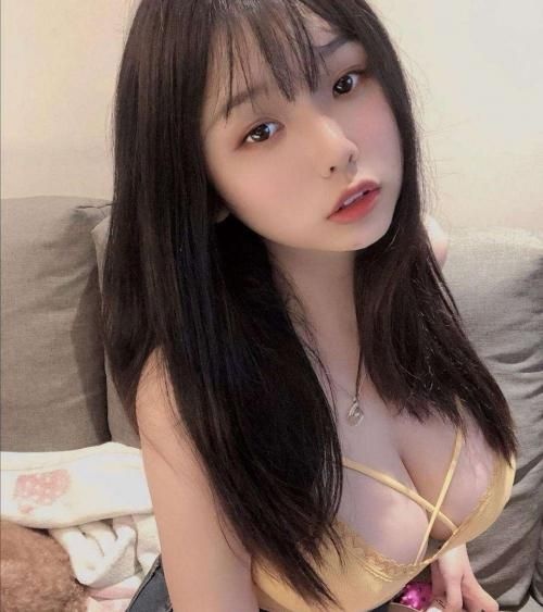 波霸妹子 腿长胸大 是真的前凸后翘 