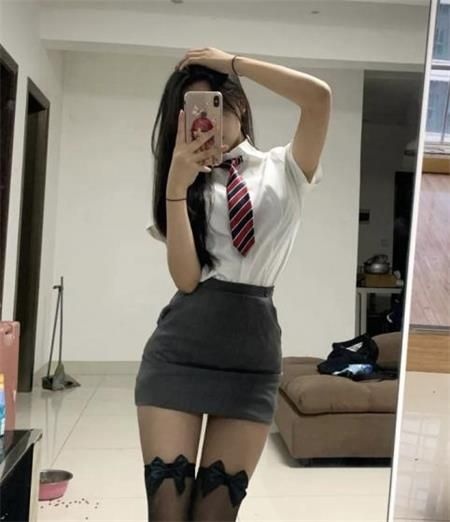 美术学院的妹子，非常嫩