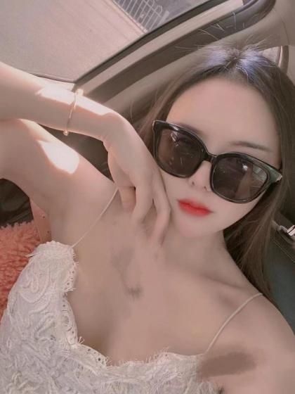 身材好到爆的妹子，什么姿势都跟你尝试