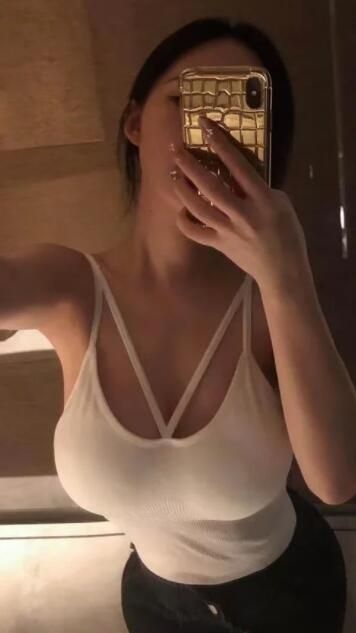 妹子服务都给做满，身体很敏感，值得体验！