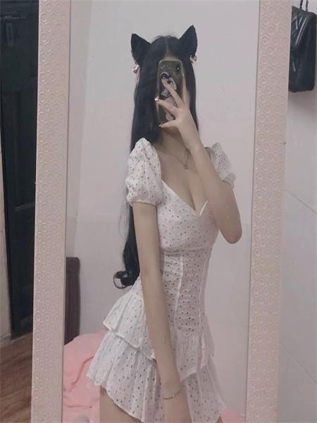 妹子下面紧，口活一流，自己体会