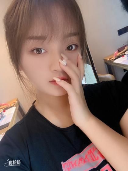 非常水灵的小嫩妹，制服诱惑，很妩媚
