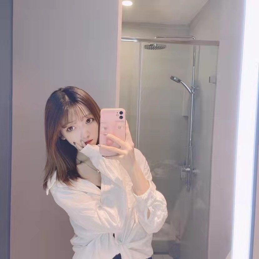 玲珑可爱大长腿，鲍鱼粉嫩身材好