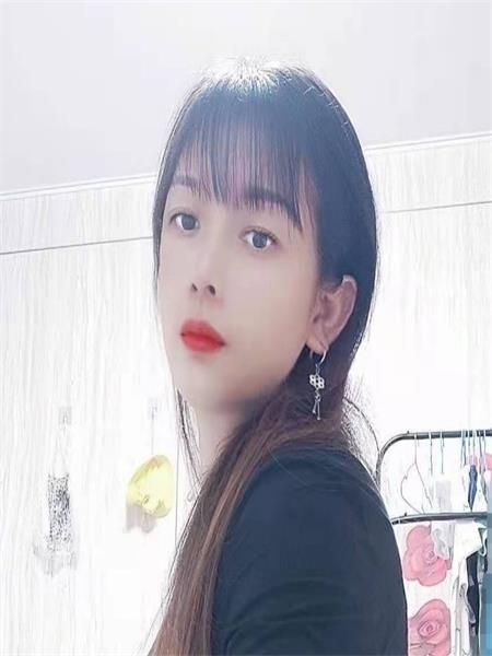 小妹很会口，下面水多，操起来特别舒服