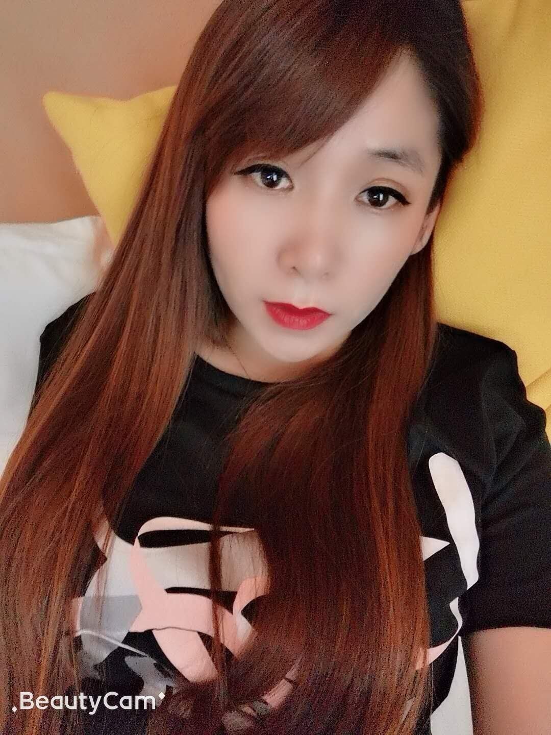 高颜值长发妹子，胸大逼紧水还多