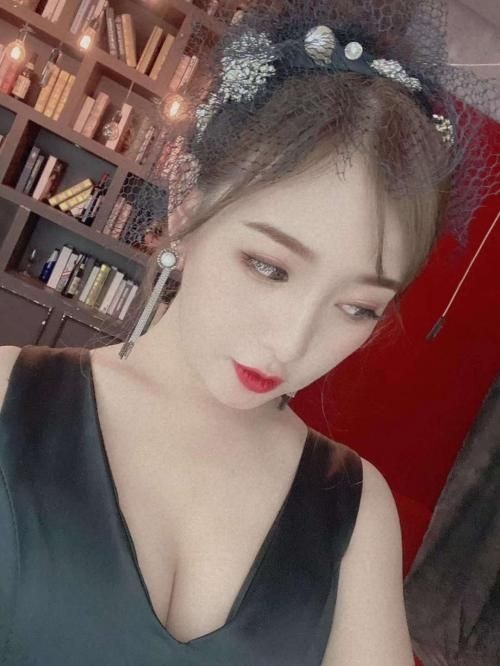 声音甜美，各种姿势都配合，不机车，值得推荐