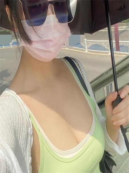 年轻妹子就是体力好，双峰也是上下弹跳
