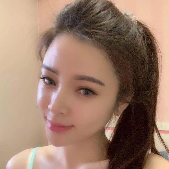 胸很大，素颜也挺好看的，服务态度很好