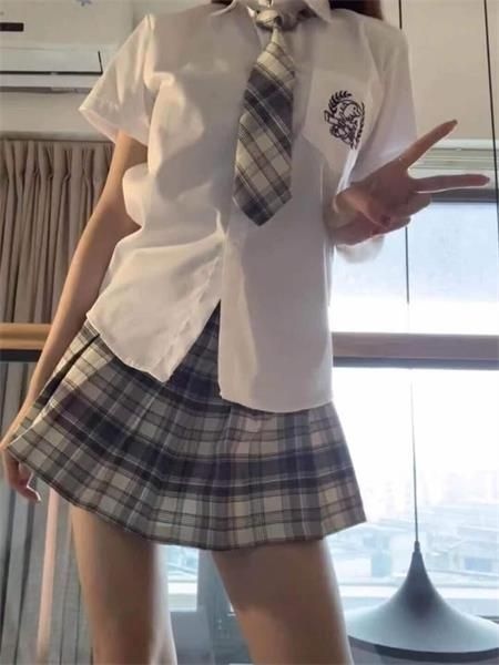 小姐姐身材还不错，口的很嗨皮