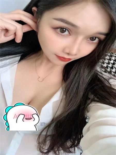 可爱萝莉，乖巧听话，做的很认真