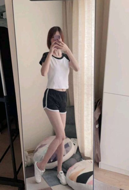 高瘦的长腿美女，态度很好，腿控不要错过