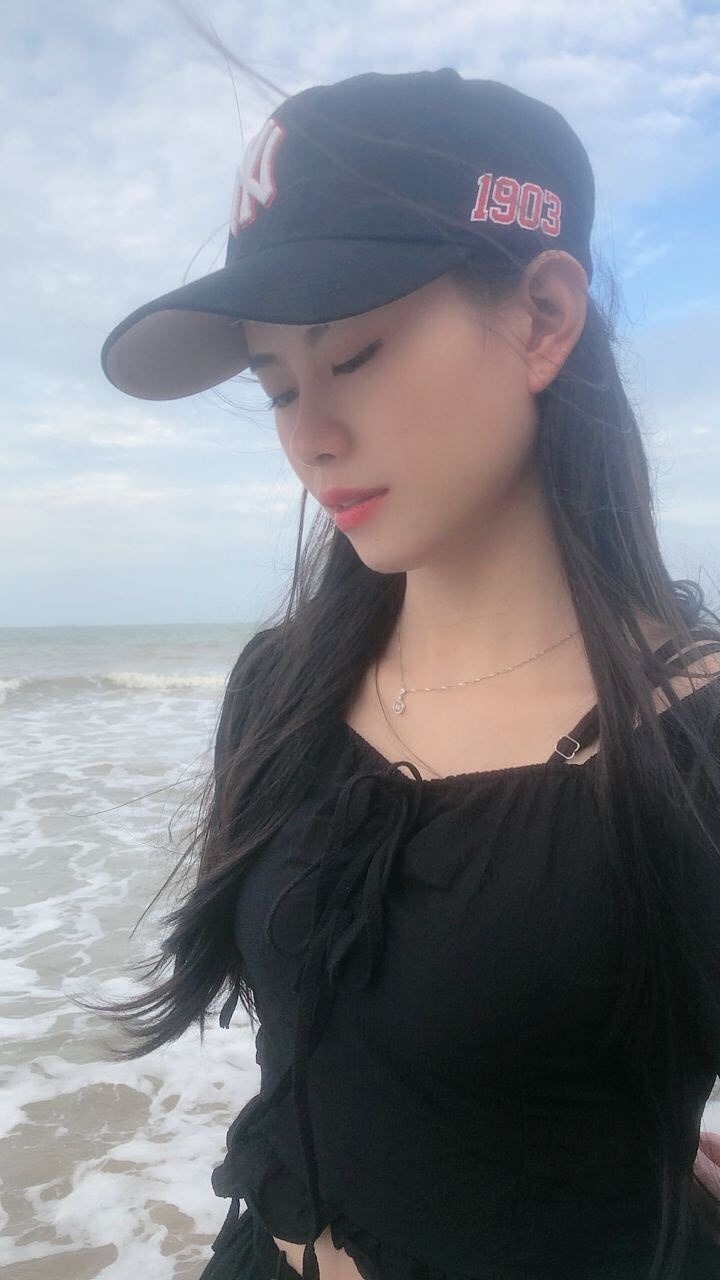 人比照片还好看的妹子，身材好，水嫩嫩的