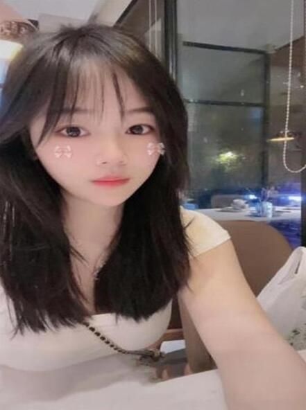 妹子是个00后，姿势挺配合，服务到位