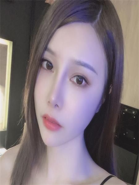 肤白貌美的小甜妹，性价比还可以