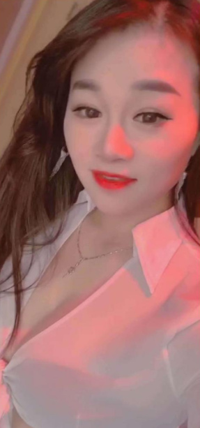 骚气十足的兼职妹，叫声销魂，服务周到