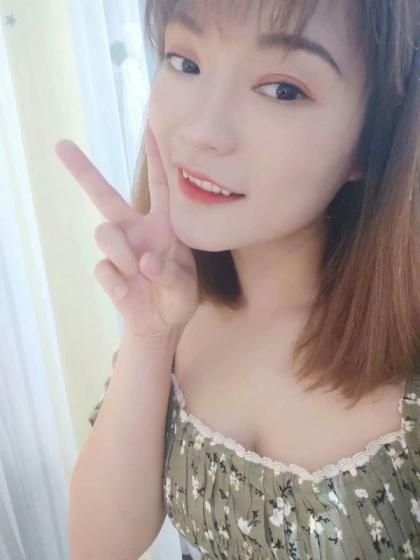 年纪轻，性格好，能配合的妹子