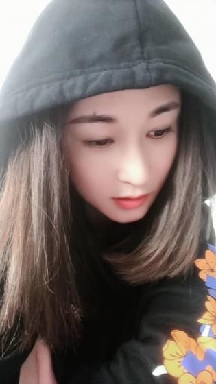 经常健身的小美女，胸很大，确实不错