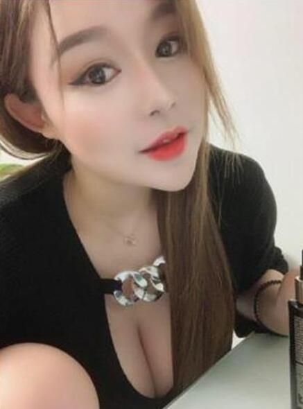小姐姐颜值不错，D罩美胸，床上功夫也不错