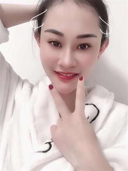 小姐姐能深喉，口活很到位，舒服的不得了