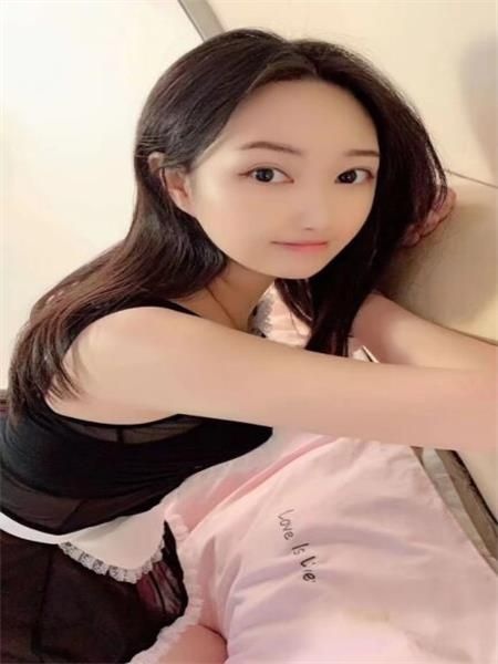 很不错的妹子，颜值很耐看，服务很主动 