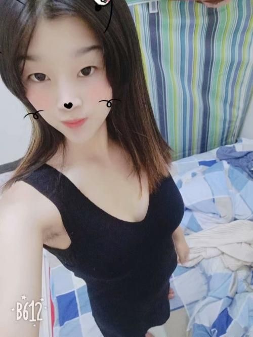 妹妹很水灵皮肤好胸大会聊天，会调情，很有感觉