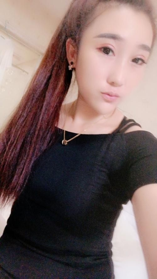 温柔风骚的长腿妹子，胸大身材好