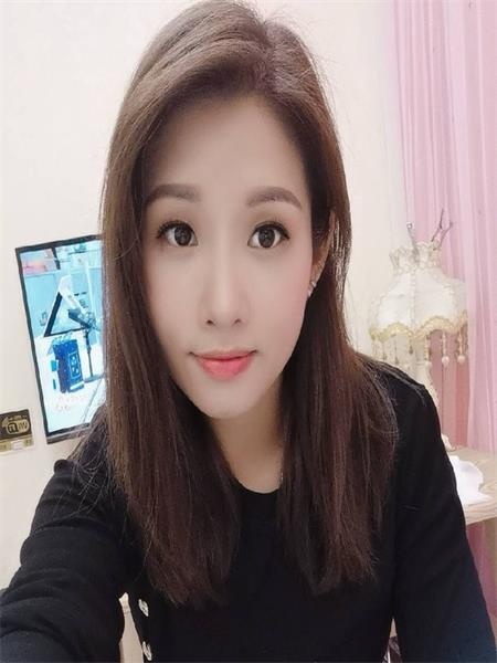 妹子气质也不错，胸挺下面紧，服务也很棒