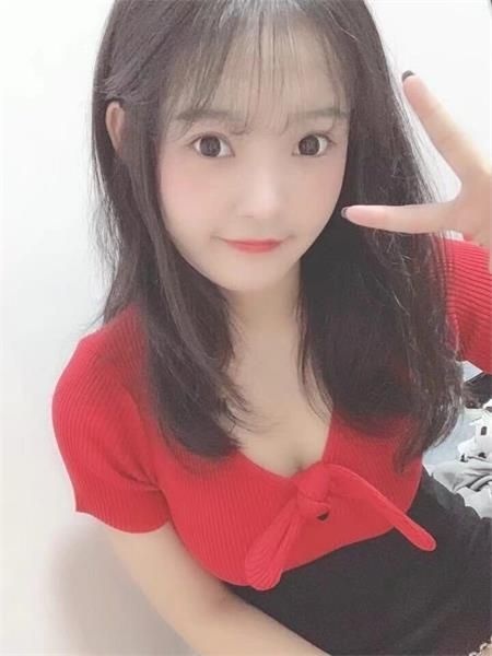 妹子会一字马，各种姿势很配合，很舒服