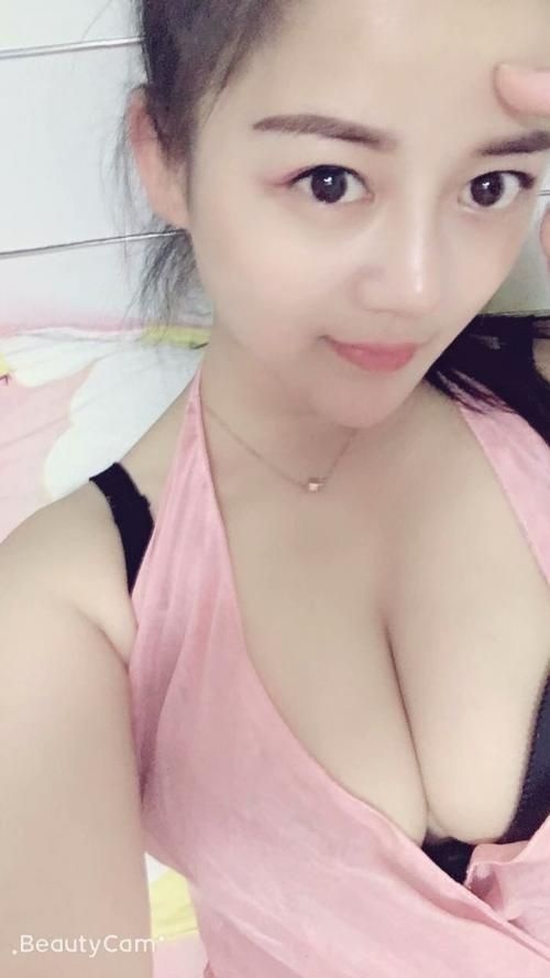 长得很清纯很可爰，说话嗲嗲的可温柔了