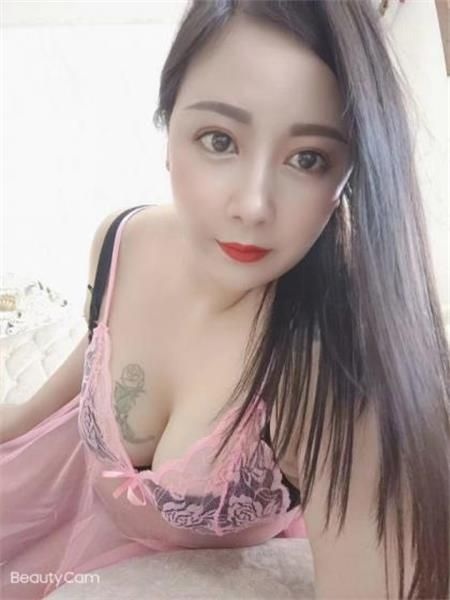 妹子挺配合，胸大，口活不错