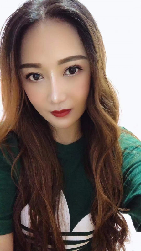服务独特的妹子，用胸帮你洗澡，真舒服