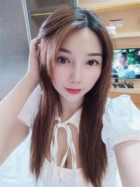 颜值在线的温柔妹子，胸大弹性不错，服务时间很充足