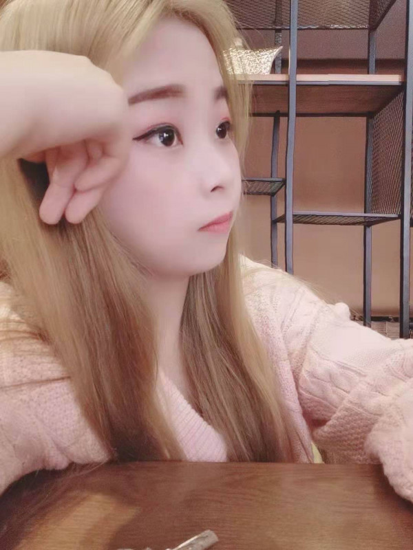 婴儿肥的小脸蛋很可爱