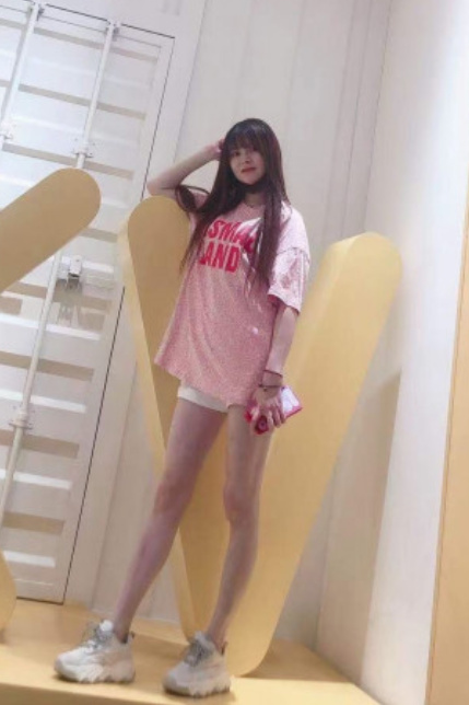 身材苗条，下面紧，感觉很好