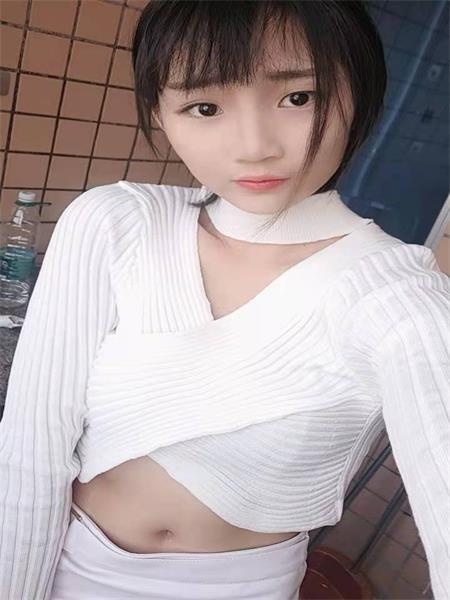  零零后嫩妹乖巧听话，口的很舒服