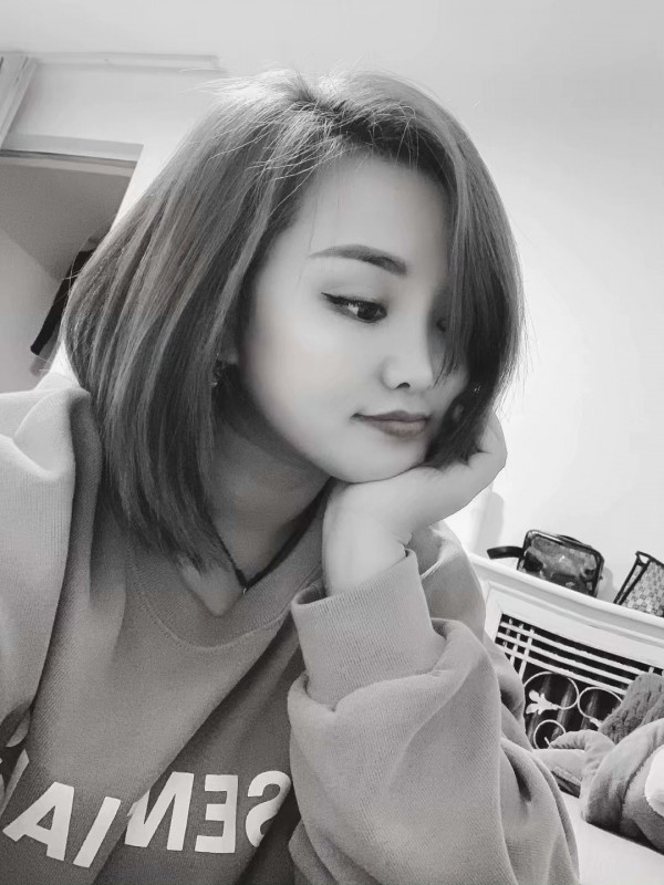 妹子下面很紧，包裹感很强