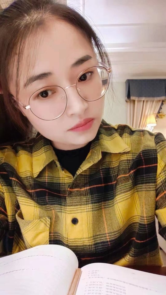 羞涩邻家妹，乖巧听话，特别配合