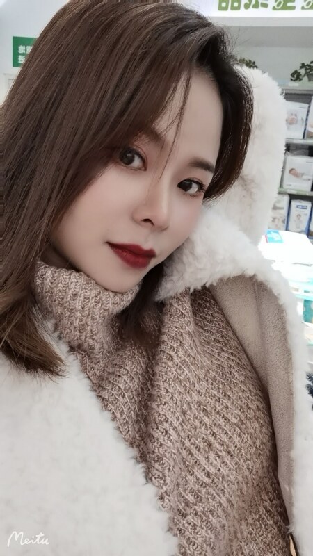 热情性感的辣妹，让人无法抗拒