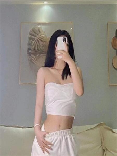 吸蛋蛋舒服的小姐姐