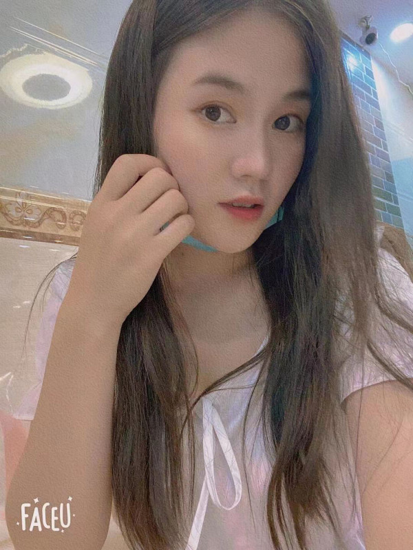 温柔大胸妹子，对人亲切，态度好
